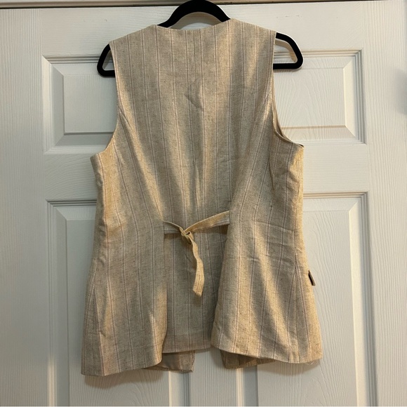 Banana Republic Light Tan Linen
Sleeveless Vest w/ Pinstripes - XL - Picture 3 of 6